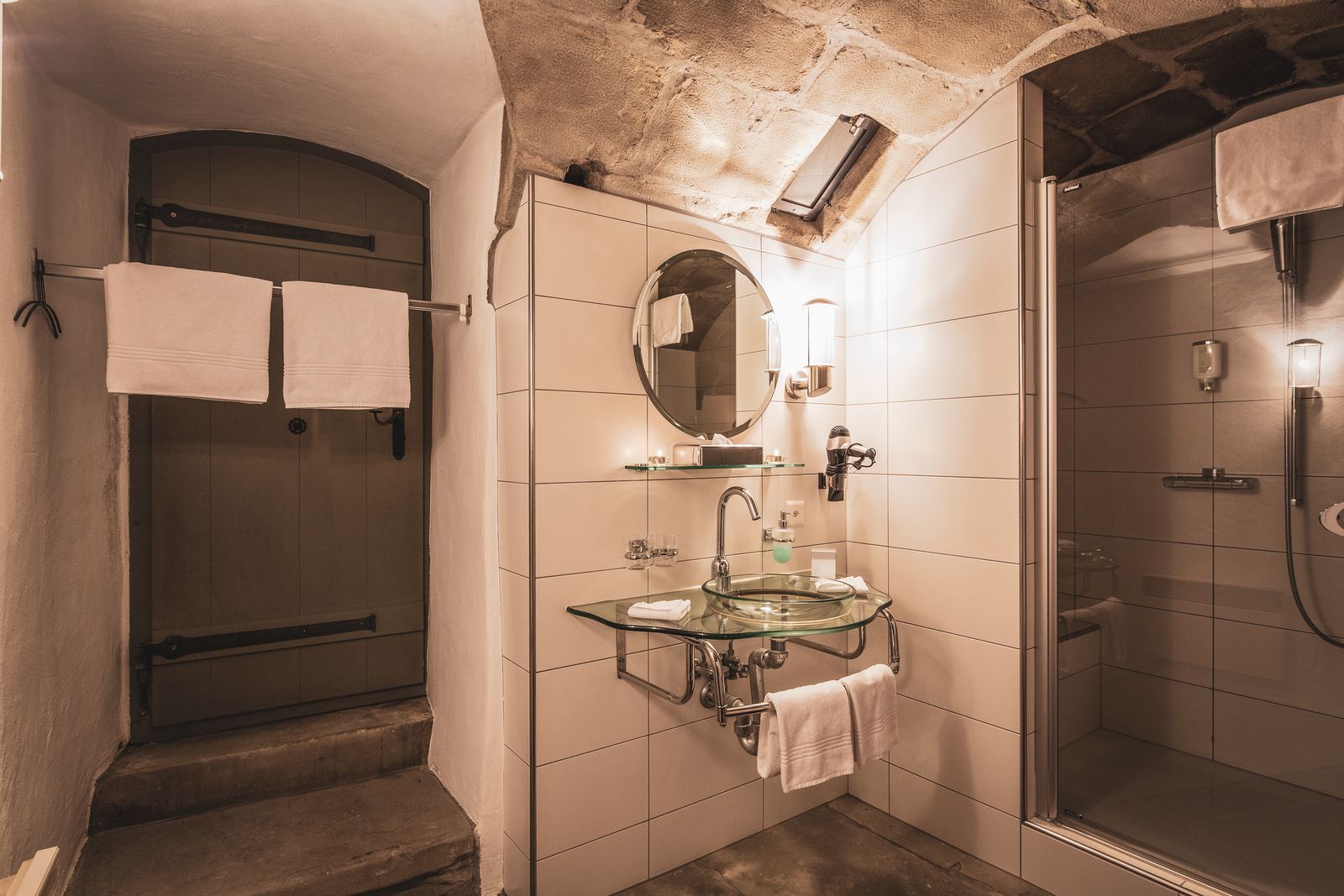 Rosen Suite 4